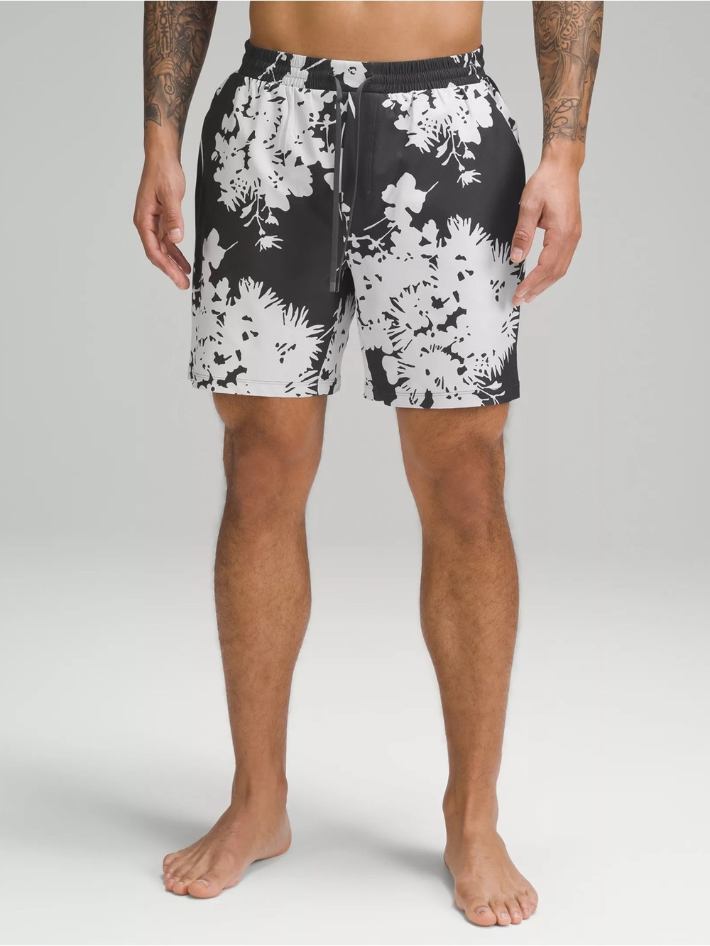 Lululemon Pool Short 7" hibiscus print grey size large